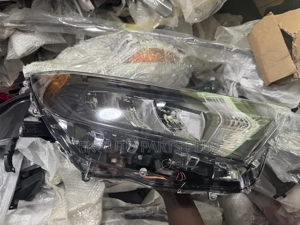 Toyota RAV4 HEADLIGHT 2019 2020 2021 · Photo 1