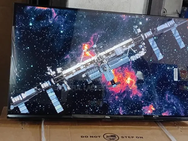 TCL 32” Flat Screen Television for Everyday Comfort · Photo 1