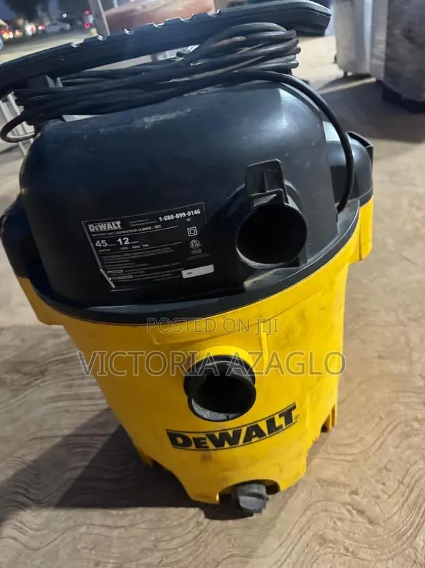 DEWALT 12-Gallon 5.5 HP Poly Wet/Dry Vacuum (Model: DXV12P · Photo 1