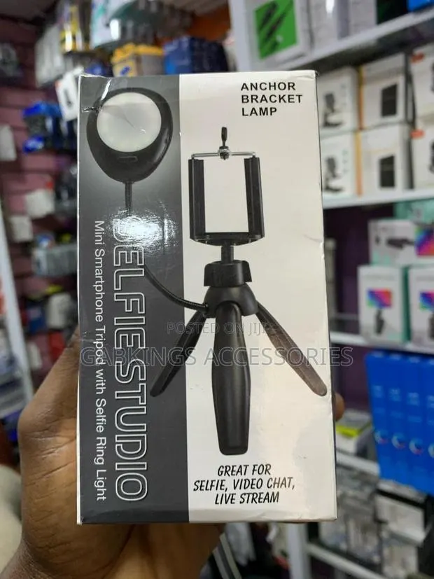 Selfie Studio Mini Tripod Stand With Selfie Ring Light · Photo 1
