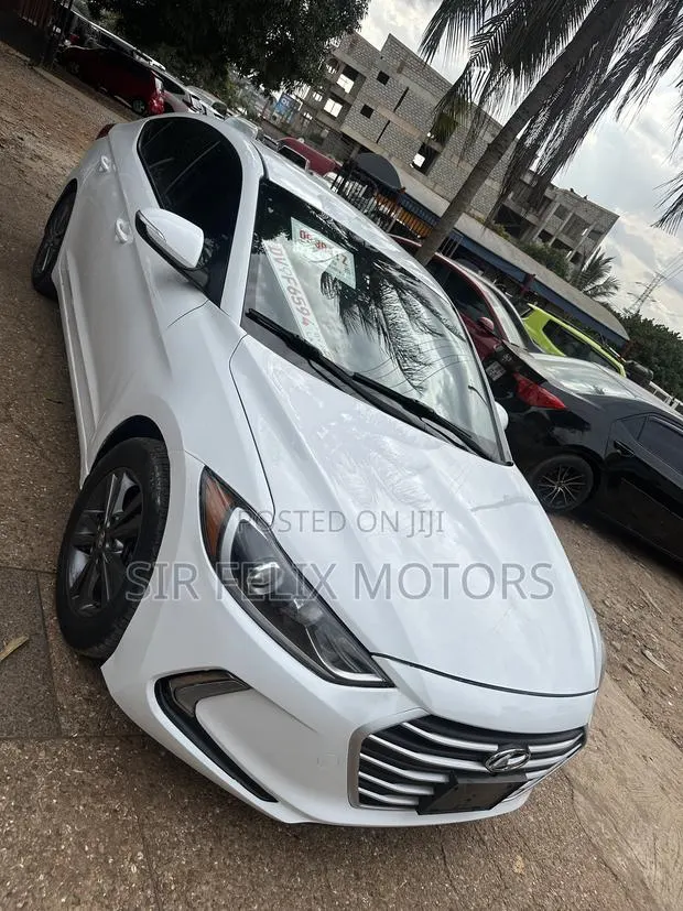 Hyundai Elantra SE Sedan FWD (2.0L 4cyl 6M) 2017 White · Photo 1