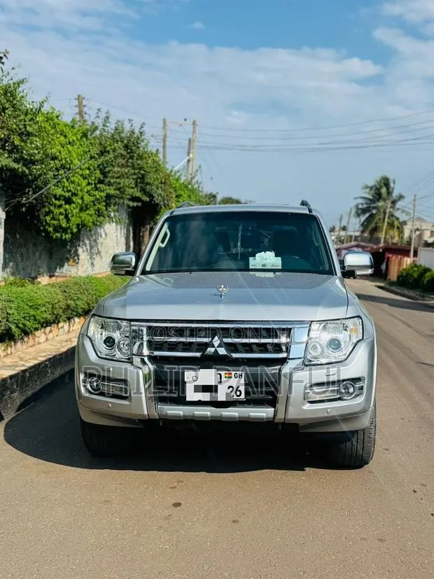 Mitsubishi Pajero V80 3.5 V6 GL/GLS 2016 Silver · Photo 1