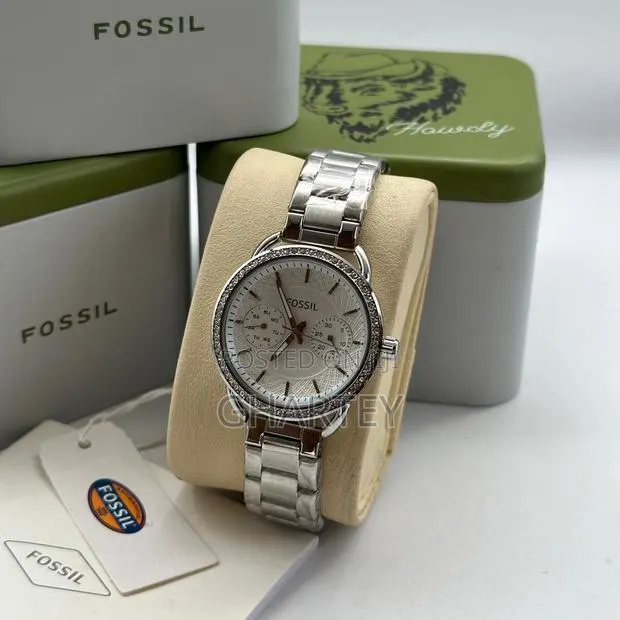 Fashion Chronograph Ladies Fossil Watch · Photo 1