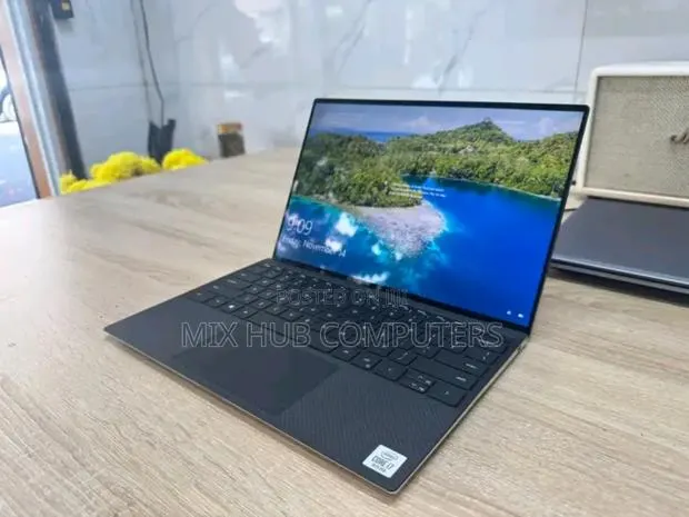 New Laptop Dell XPS 13 16GB Intel Core i7 SSD 512GB · Photo 1