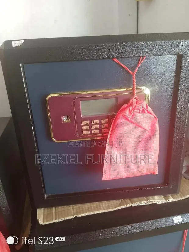 Money And Valuable Safe · Photo 1