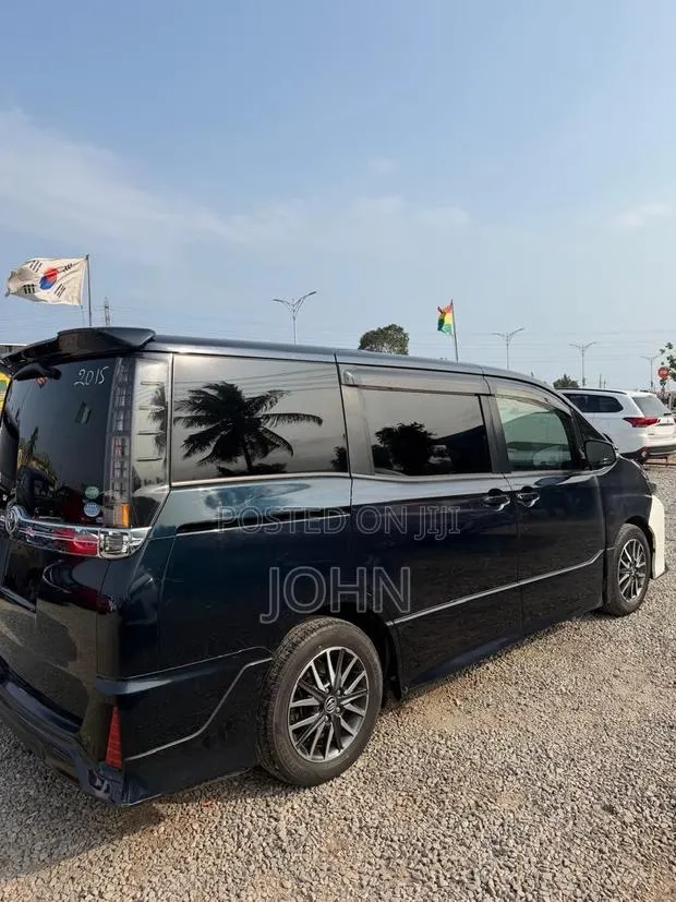 Toyota Voxy X 2WD 8-Seater 2015 Black · Photo 1