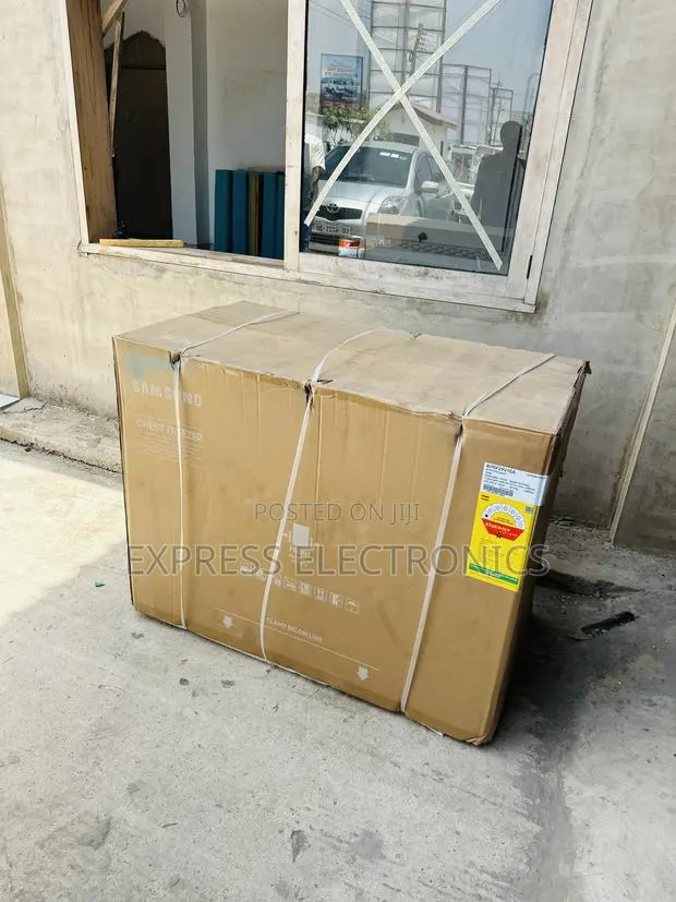Bear but Die Less Chest Freezer Samsung 281l · Photo 1