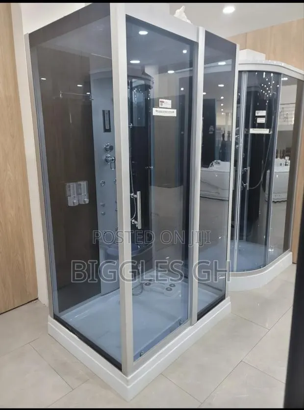 Standing Jacuzzi With Massager · Photo 1