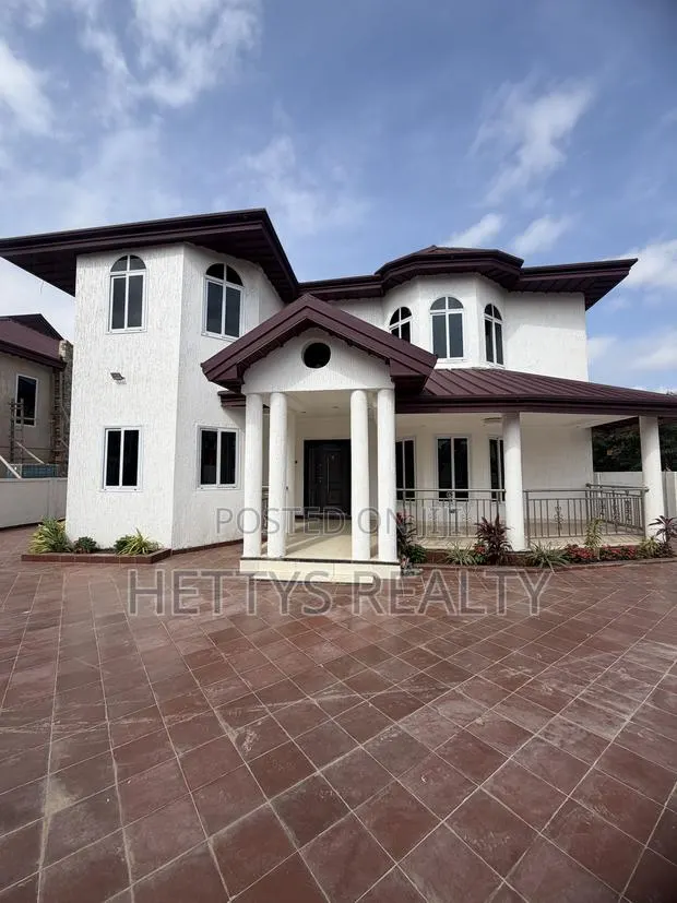 6bdrm House in Madina for sale · Photo 1
