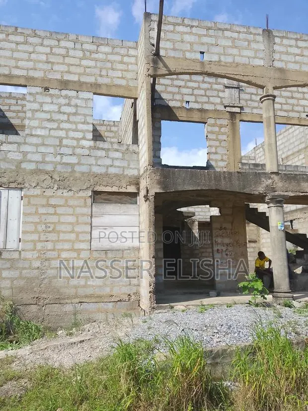 4bdrm Mansion in Sarpeiman Opah, Amasaman for Sale · Photo 2