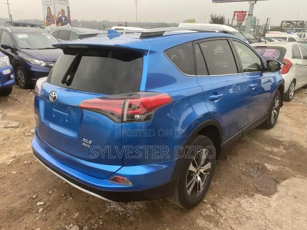 Toyota RAV4 2018 Blue · Photo 1