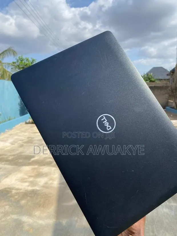 Laptop Dell Latitude 3580 4GB Intel Core i3 HDD 128GB · Photo 1