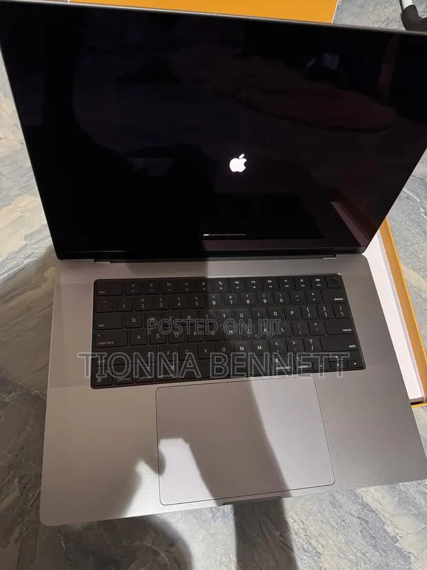 Laptop Apple MacBook Pro 2021 M1 Max 32GB Apple M1 Max SSD 512GB · Photo 1