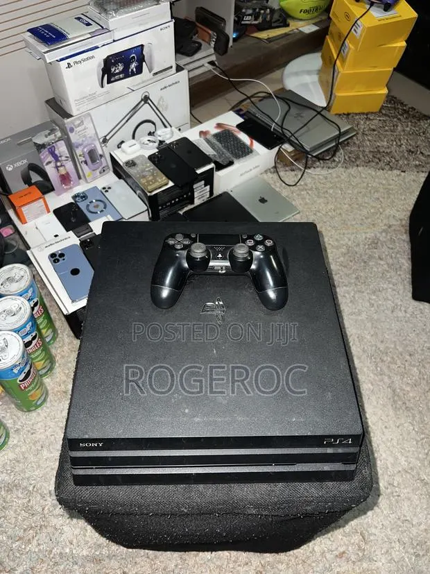 PlayStation 4 Pro With One Controller ยท Photo 1