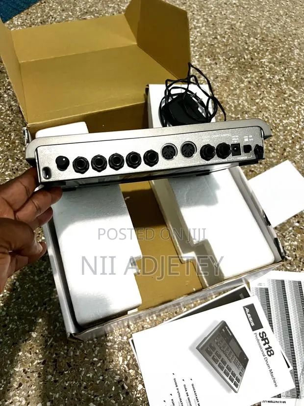 Alesis Sr18 High-Definition Drum Machine · Photo 1