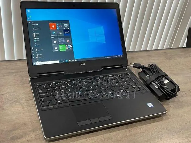 Laptop Dell Precision 7510 16GB Intel Core i7 HDD+SSD 256GB · Photo 1