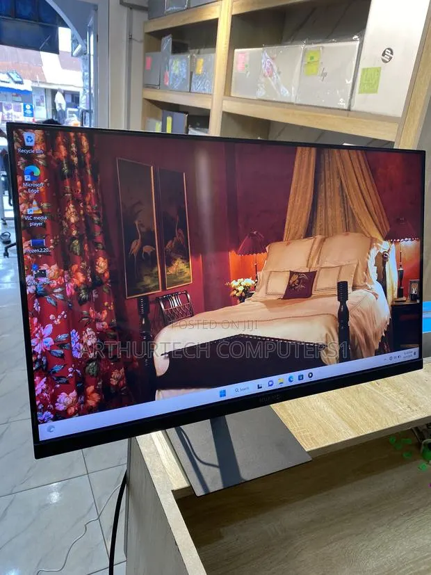 Fresh in Box Huawei LCD Monitor 24 Inch · Photo 1