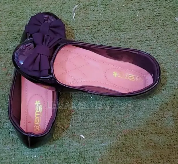 Kids Flat Shoes · Photo 2