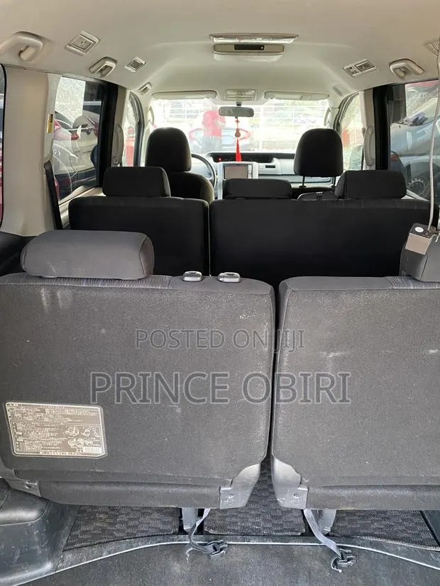 Toyota Voxy ZS 4WD 8-Seater 2013 Black · Photo 1