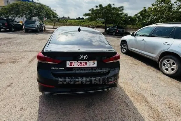 Hyundai Elantra 2018 Black · Photo 1
