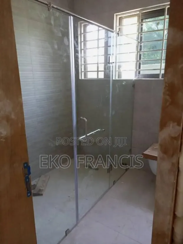 Shower Screen Classic · Photo 1