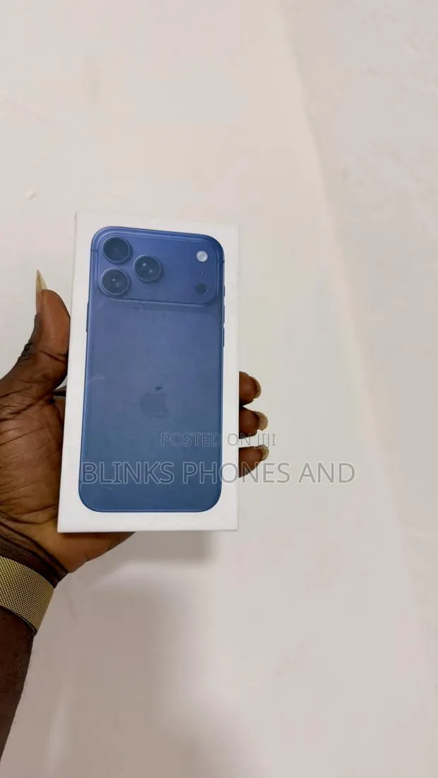 New Apple iPhone XR 128 GB White · Photo 1