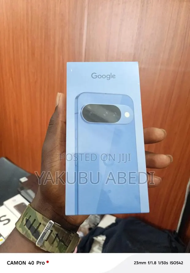 New Google Pixel 10 5G 128 GB Blue · Photo 1