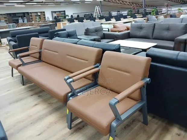Recoption Sofa Chair · Photo 1