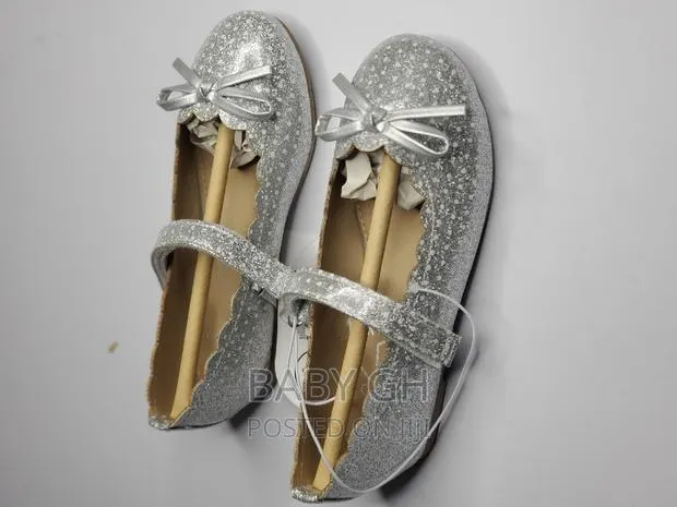 George Silver Dotted Flat Shoe With Velcro and a Bow · Photo 1