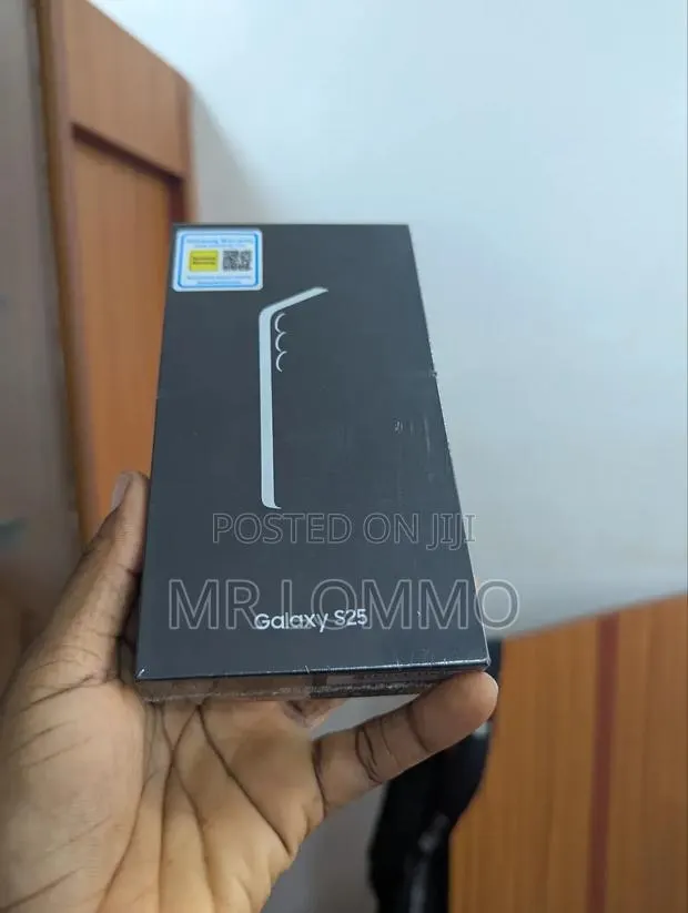 New Samsung Galaxy S25 128 GB Black · Photo 1