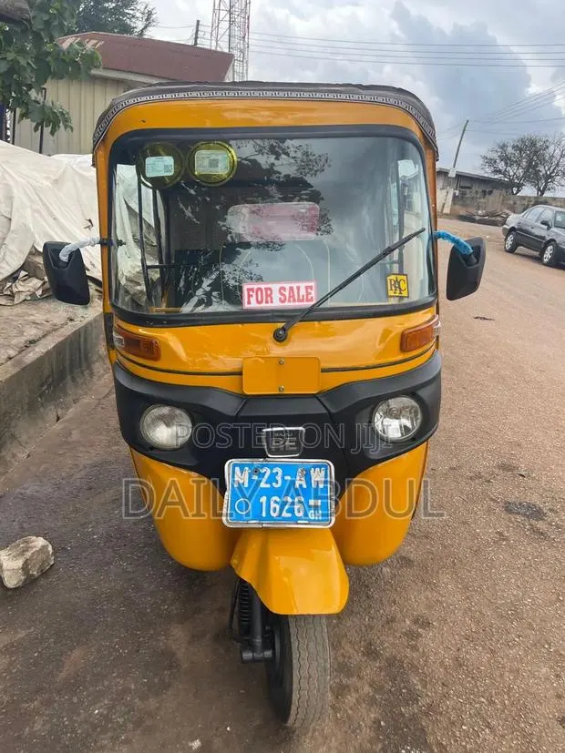 Bajaj RE 2024 Yellow · Photo 1