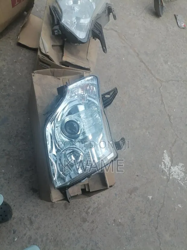 Mitsubishi Pajero /Montero 2006-2020 Headlights (Pair) · Photo 1