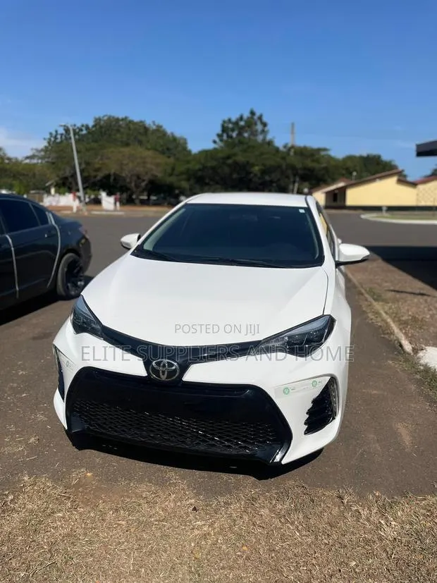 Toyota Corolla 2015 White · Photo 1