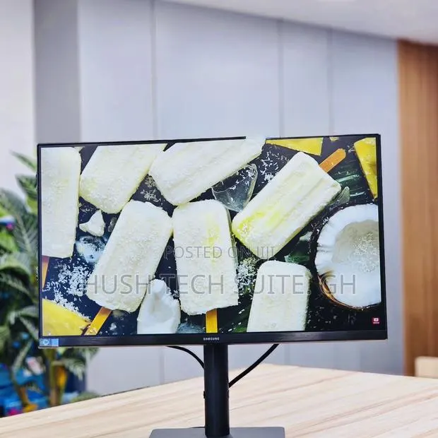 27” Samsung Usb -C Ultra Wide Ips Uhd Display Monitor ( 3840 X 2160 ) · Photo 1