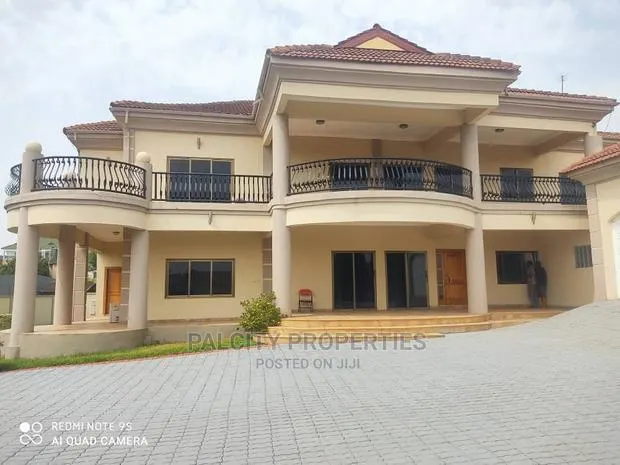 7bdrm House in Atasamanso, Kumasi Metropolitan for Rent · Photo 1