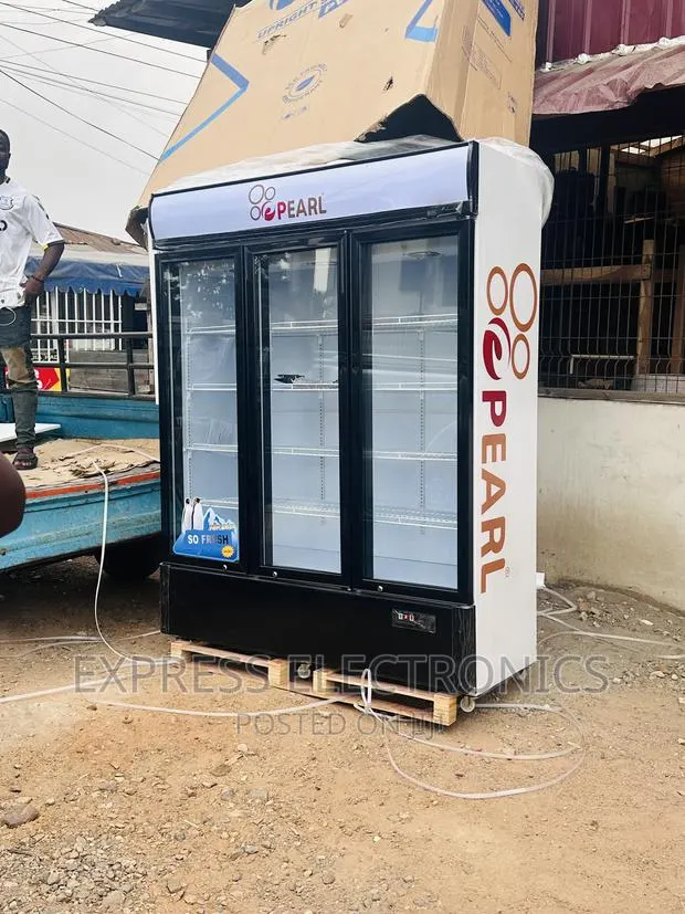 PVC-150 Three Doors Display Fridge · Photo 1