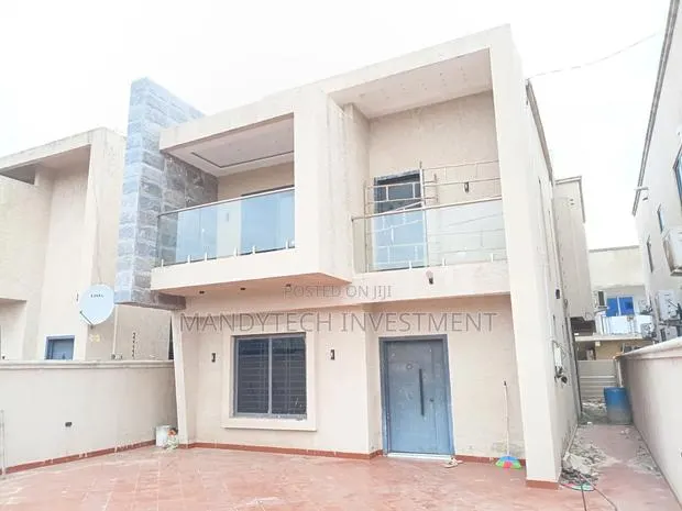 4bdrm Duplex in Lake Side Estate for sale · Photo 1