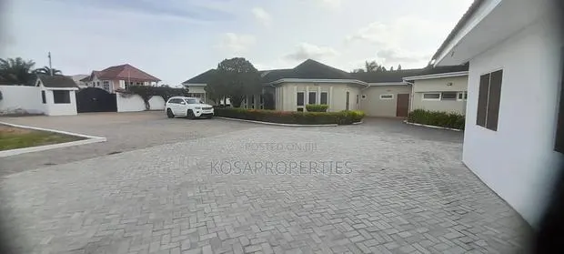 11bdrm House in East Legon, Ghana Link Area for rent · Photo 1
