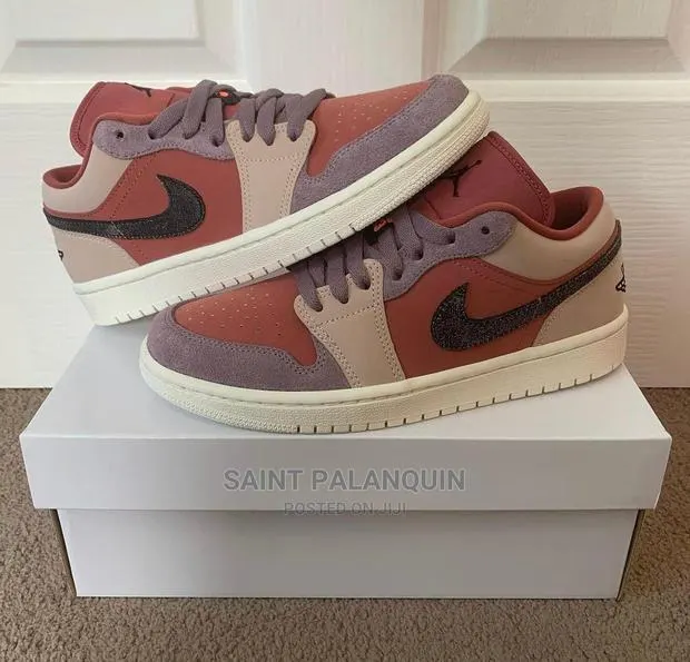 Nike Retro · Photo 1