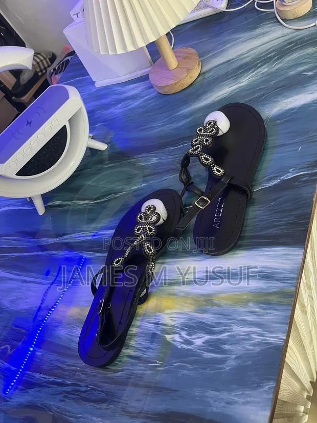 Original Arezzo Flat Sandals · Photo 1