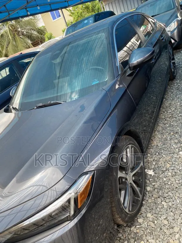 Honda Civic Touring CVT 2023 Silver · Photo 1
