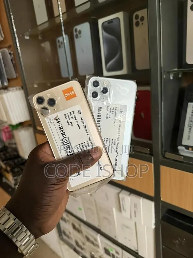 Apple iPhone 11 Pro 256 GB Gold · Photo 1