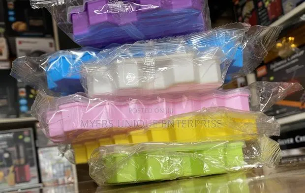 Stackable Ice Cube Tray With Lid · Photo 1