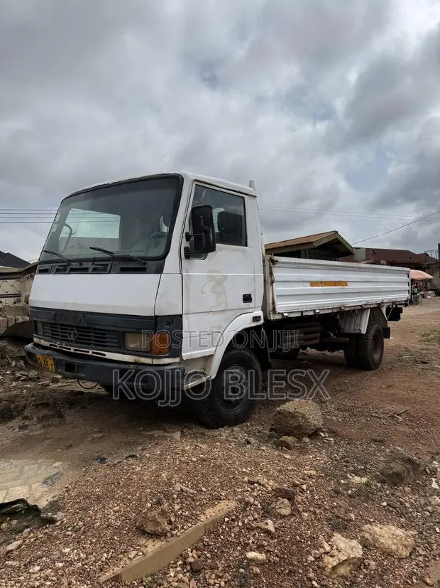 Tata 709 Going for Cool Price and Is a Moving Car · Photo 1