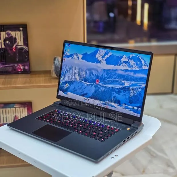 Laptop Alienware m17 R5 8GB AMD Ryzen 9 SSD 1T · Photo 1
