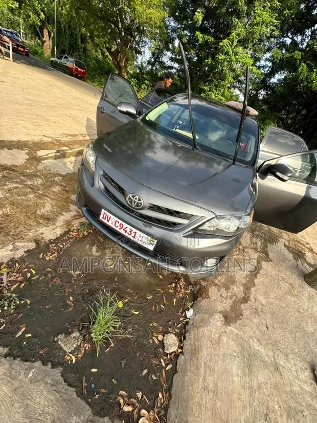 Toyota Corolla 2013 Gray · Photo 1
