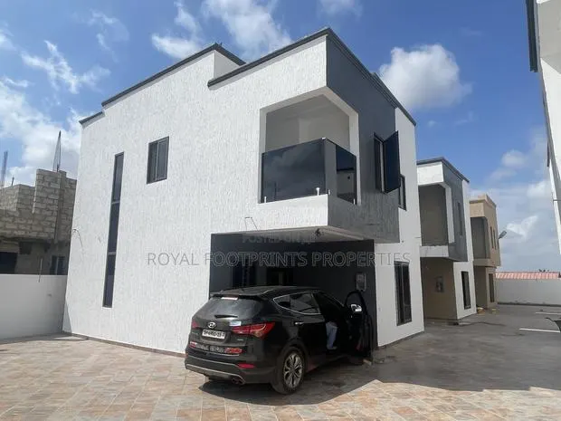3bdrm Townhouse/Terrace in Royals Footprints, Ashaley Botwe for sale · Photo 1