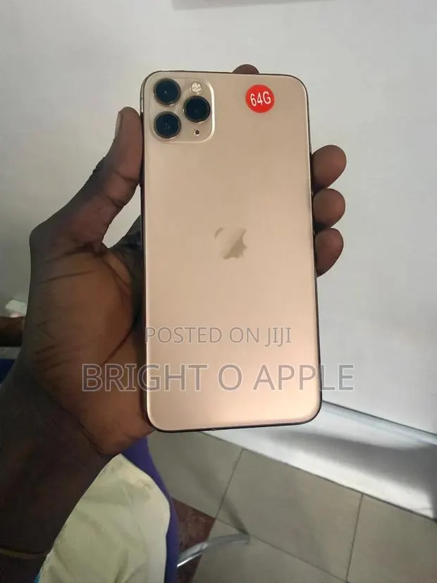 New Apple iPhone 11 Pro Max 64 GB Gold · Photo 1