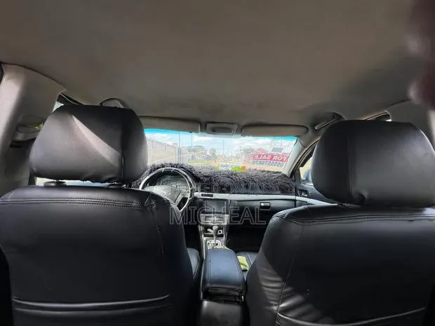 Toyota Avensis 2009 Silver · Photo 1
