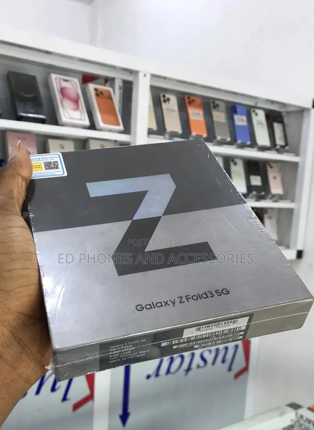 New Samsung Galaxy Z Fold3 5G 256 GB Black · Photo 1